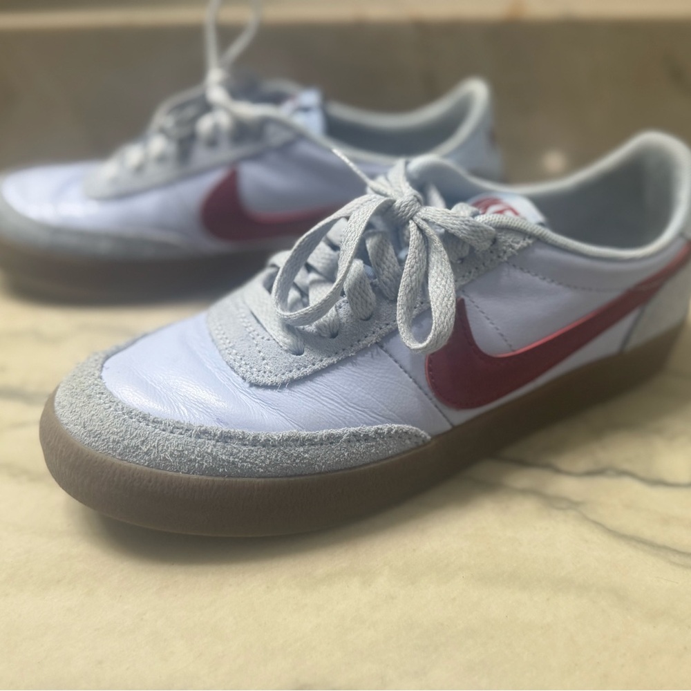 Women’s Nike tennis shoes, size 7